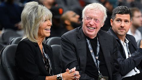 how old is penny knight|Phil Knight 2024: Wife, net worth, tattoos, smoking & body facts .